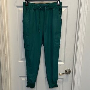 Green MedCouture scrub pants size medium